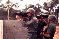 1986-Manny-Fortune-and-Steve-Boyd-firing-Carl-Gustav-on-AT-Range-Bindoon