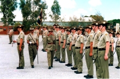 2004-COL-COMD-Geoff-Simpson-inspects-troops-2