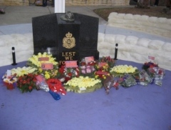 2013-Wreaths-laid-at-plinth
