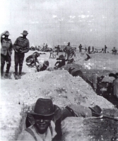 1915-3-Sect-digging-trenches-at-El-Kantara