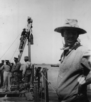 1915-Engineers-constructing-Watsons-Pier