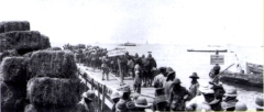 1915-Watsons-Pier-evacuating-wounded-soldiers-and-Turk-POWs